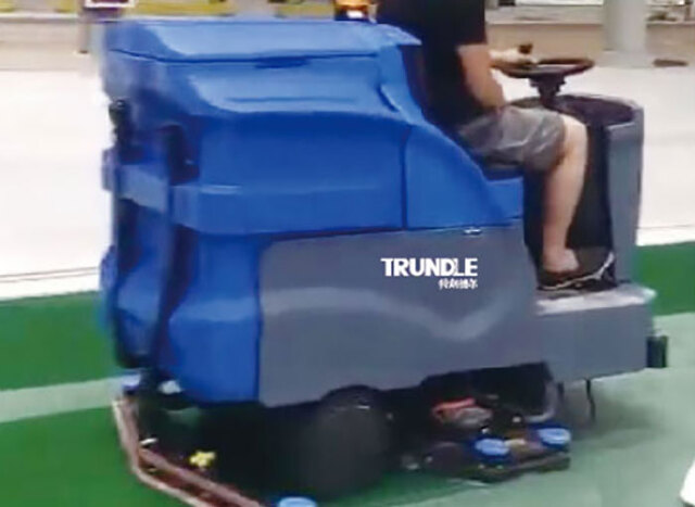 TLDR-1320大型驾驶洗地机